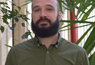 Romain Nandillon, chargé de projet agro-environnement et énergie à la Chambre d’agriculture de Loir-et-Cher, accompagne les projets agrivoltaïques sur le département. 