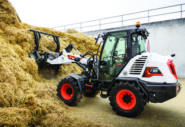 Équipée d’un moteur de 75 chevaux, la chargeuse L95 affiche une vitesse de pointe de 40 km/h. 