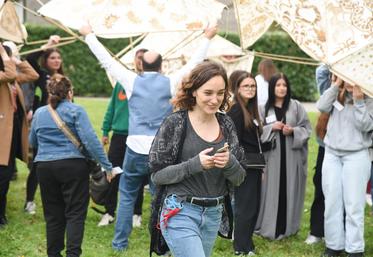 L'artiste plasticienne Alexia Antuofermo est en résidence cette année à La Saussaye.