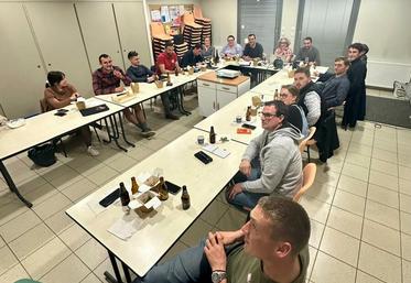 Mardi 7 mai, à Nesploy. Le conseil d'administration de JA 45 s'est réuni dans une ambiance studieuse.