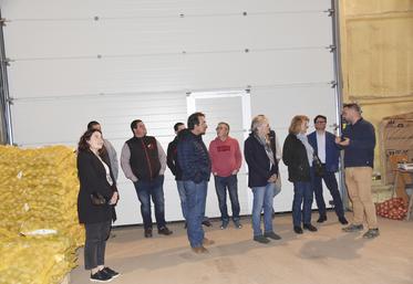 Bagneaux-sur-Loing, lundi 6 mai. En préambule aux échanges avec Juliette Vilgrain, Benoit Clavelou a présenté ses installations dédiées aux pommes de terre. 