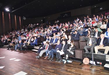 Montereau-Fault-Yonne, salle Le Majestic, jeudi 23 mai. Un auditoire très attentif aux échanges.