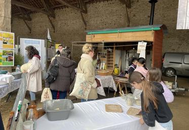 Cannes-Écluse, dimanche 2 juin. Du blé à la baguette, un atelier pain mettait en avant une des utilisations du blé, qui fait partie des cultures principales du secteur.