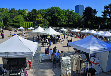 Vendredi 7 juin, aux arènes de Lutèce à Paris. Les classes d'écoles primaires du quartier ont découvert le monde agricole, les visiteurs petits et grands passant de stand en stand, entre cuisine, test de produits et ateliers ludiques.