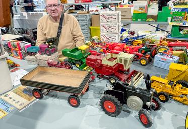 Dimanche 2 juin, à Chartres. Venu de la Somme, Philippe Severin est l'un des plus anciens collectionneurs de France.