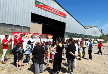 De nombreux visiteurs ont découvert l'exploitation agricole à l'occasion des JNA. 