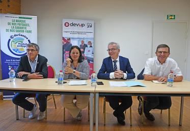 Mardi 25 juin, à Cheverny (Loir-et-Cher). De g. à d. : Bruno Rocquain, Temanuata Girard, François Bonneau et Philippe Noyau ont présenté les deux actions de promotion C du Centre du second semestre 2024.