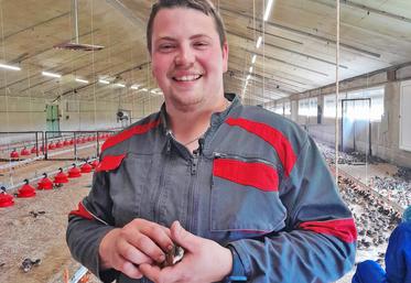 Victor Plichon, 24 ans, est producteur de volailles de chair et de grandes cultures.