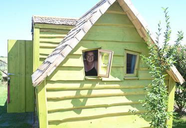 Cathy Fresnay accueille régulièrement au sein de son exploitation agricole d'Epuisay, des touristes, pour une ou plusieurs nuits au cœur de l'élevage de cervidés. 