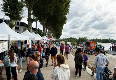 Des milliers de visiteurs ont arpenté les quais de Loire pour profiter des gourmandises et animations proposées.  