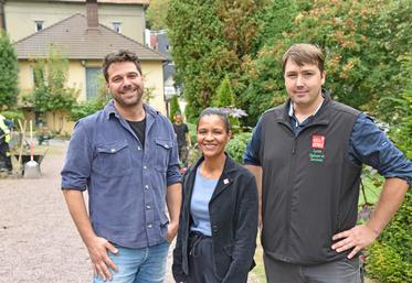 Vincent Levasseur, responsable de l'apprentissage, Isabelle Barry, responsable de l'internat, et Paul Dilly, formateur en aménagements paysagers, (de g.à d.) font partie de l'équipe pédagogique du lycée Nature et services de Sannois (Val-d'Oise).