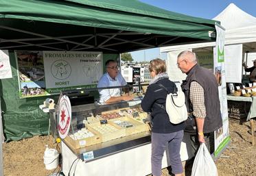 Dimanche 15 septembre, à Nanteuil et Mareuil-lès-Meaux. Les Fromages de chèvre Moret, qui ont décroché cinq médailles dont trois en or au Concours des produits laitiers franciliens au lait de chèvre, étaient présents sur le marché du terroir.