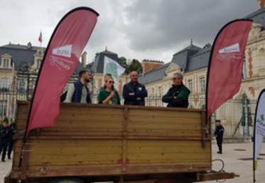 La FNSEA 86 et les Jeunes agriculteurs de la Vienne ont organisé une mobilisation contre la validation de l'étude HMUC Clain.