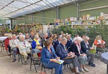 Mardi 10 septembre, au Thillay (Val-d'Oise). Ambiance studieuse et conviviale lors de la réunion des sections des anciens exploitants de la FNSEA Grand bassin parisien.