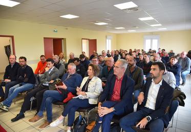 La Chapelle-Saint-Sulpice, jeudi 26 septembre. Les adhérents sont venus en nombre participer à cette réunion FDSEA 77 de rentrée.