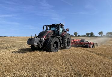 Comme son cousin le Massey Ferguson MF 9S, le Valtra S6 culmine à plus de 400 chevaux, mais la gamme débute sous les 300 chevaux.