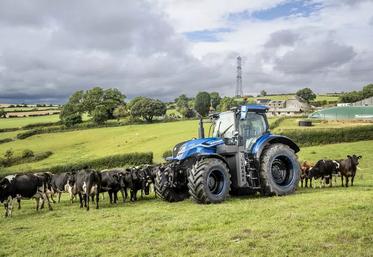 Le tracteur T6 Methane Power de New Holland, premier tracteur au monde à être alimenté à 100 % au méthane, est en test dans plusieurs fermes.