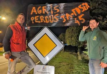 Valentin Caron, président de JA 45 (à g.), a pu s'appuyer sur les 200 adhérents des deux réseaux mobilisés durant la nuit. 