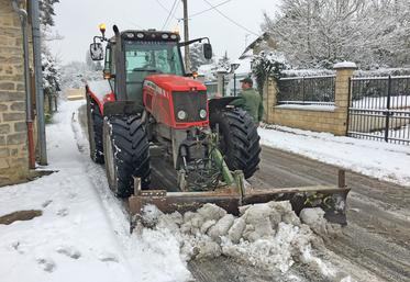 Les agriculteurs volontaires sont invités à s'inscrire pour participer au déneigement de leur commune. 