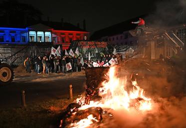 Lundi 18 novembre, à Blois. 70 agriculteurs se sont réunis devant la préfecture pour s'opposer au traité de libre-échange avec le Mercosur.