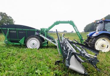 L'écimeuse-récolteuse conçue par Romain Bouillé, agriculteur en Seine-et-Marne, coupe les adventices et collecte les graines pour les exporter de la parcelle.