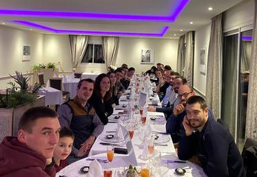 Valentin Caron et Dorian Sagot, respectivement président et vice-président de JA Loiret, ont participé au dîner avec les adhérents du canton du Gâtinais.