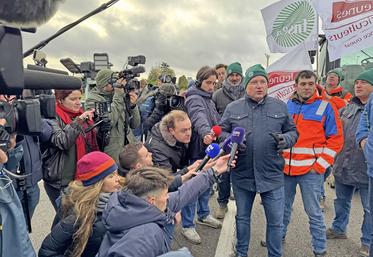 Manifestation des agriculteurs à Villacoublay (Yvelines) le 18 novembre 2024.