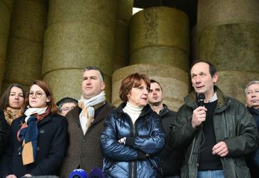 Samedi 30 novembre, à Sully-sur-Loire. La ministre de l'Agriculture, Annie Genevard, s'est rendue dans le Loiret pour écouter les revendications du monde agricole.