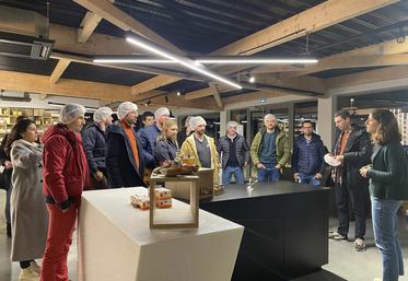 Vendredi 13 décembre, à Boigny-sur-Bionne. Les adhérents du Pithiverais ont visité la boutique Martin Pouret récemment inaugurée. 