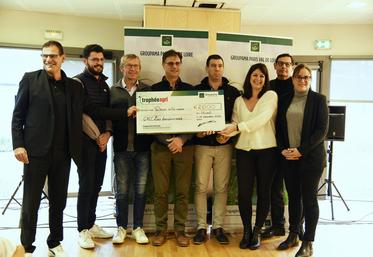 Mercredi 11 décembre, à Olivet. Le Gaec Les Bondonnières a été récompensé pour la conception d'un parc mobile hydraulique pour son cheptel.