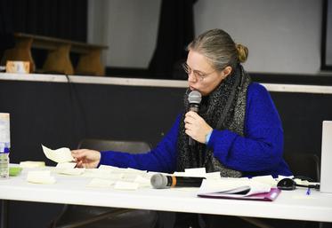 Caroline Kasperski, chargée de projets transmission entreprise à la Chambre du Loiret, a lu à haute voix les propositions de certains participants.