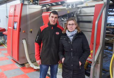 Jeudi 12 décembre, à Souancé-au-Perche. La robotisation de la traite permet au couple Lecossais d'avoir une vie de famille normale.