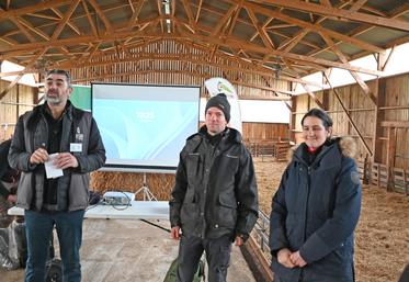 Lundi 9 décembre, à Soings-en-Sologne. François et Sophie Roumier, installés depuis 2014, ont accueilli la matinée ovine organisée par la chambre d'Agriculture.