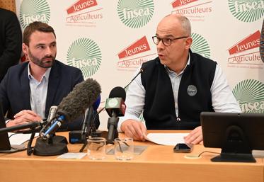 Jeudi 6 février 2025 au soir, Arnaud Rousseau (à d.), président de la FNSEA, et Pierrick Horel, président de Jeunes agriculteurs, tiennent une conférence de presse concernant les résultats aux élections des chambres d'Agriculture.