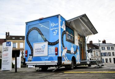 Le bus du Tour des métiers 77 lors de son lancement en décembre dernier.