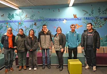 Valérie Rinteaux, proviseur-adjointe du lycée horticole de Blois, accompagnée d’un professeur et d’élèves de l'établissement.