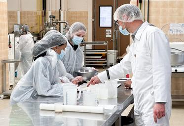 Le 14 janvier, à Sours. Les collégiens ont utilisé les outils de la halle agroalimentaire du campus Naturalim pour confectionner quelques produits.