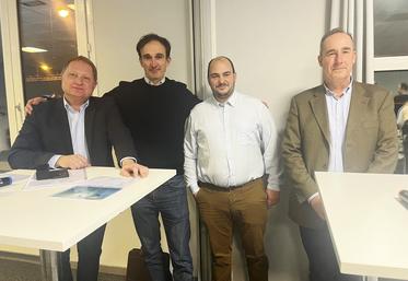 Lundi 10 février 2025, au Chesnay (Yvelines), s’est tenu le conseil d’administration électif qui a marqué la fin des 15 années de mandat de Damien Greffin, président et de Damien Radet, secrétaire général de la FDSEA Île-de-France. Leurs succèdent respectivement Guillaume Moret (à d.) et Frédéric Arnoult (3e à g.). 