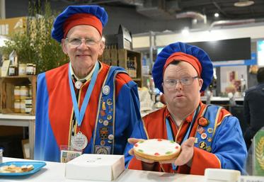 Gérard et Brice Bobet présentent l'authentique pithiviers. 