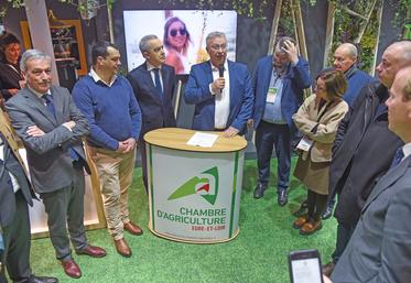 Mercredi 26 février, à Paris. Le préfet, trois députés, le président du Département, le directeur des Territoires… Tout le monde est là pour le dernier discours officiel lors d'un Salon de l'agriculture pour le président de la Chambre, Éric Thirouin.
