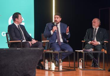 Mardi 25 février, à Chartres. Romain Roy (Roy énergie), Guillaume Kasbarian (député) et Xavier Nicolas (Territoire énergie Eure-et-Loir) ont parlé transition lors de l'assemblée générale de la fédération départementale de Groupama.