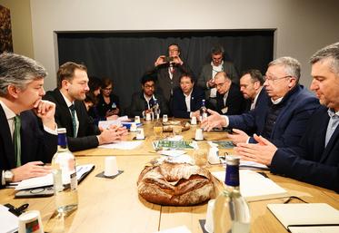 Durant le Sia, à Paris. Rencontre des associations spécialisées végétales (AGPB, AGPM, FOP, CGB, UNPT) avec le commissaire européen à l’Agriculture, Christophe Hansen.