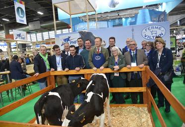 La Ferme de Viltain, fournisseur d'Approv'halles, a présenté ses produits et fait déguster des yaourts à la délégation.