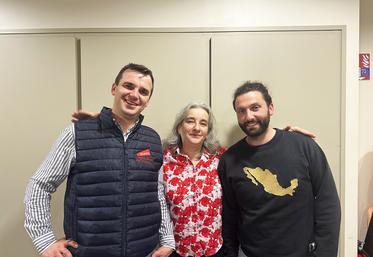 L'animatrice de JA Loiret, Anne Cluzeaud, est entourée de Valentin Caron (à g.), dorénavant président de la chambre d'Agriculture du Loiret, et de Dorian Sagot, nouveau président de JA 45.. 
