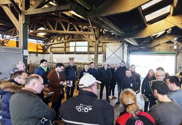 À Lunay (Loir-et-Cher), vendredi 28 février. La FNSEA CVL a invité politiques et administrations à venir échanger sur les problématiques de l’eau en élevage laitier.