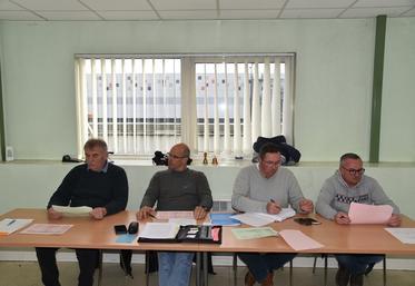 Rungis, mardi 4 mars. Le président de l'AIDPFL, Benjamin Simonot-De Vos, entouré de son trésorier, Philippe Durchon, de son secrétaire, Olivier Barberot, et de son vice-président, Fabien Vassout. 