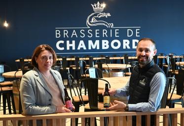 La Brasserie de Chambord, lancée par la coopérative Axéréal, a ouvert ses portes il y a quelques semaines à Saint-Gervais-la-Forêt. Cette année, elle compte produire 1 000 hectolitres de bière avec de l'orge bas-carbone.
