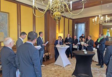 Melun, lundi 17 mars. La ministre de l'Agriculture échange avec les responsables professionnels agricoles à la préfecture. 