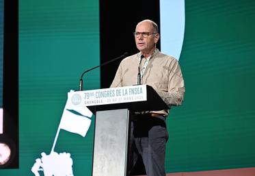 Mardi 25 mars, à Grenoble (Isère). Nicolas Sterlin, président de la FNSEA Centre-Val de Loire, lors de son discours au congrès de la FNSEA.