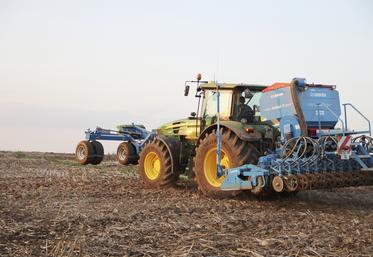 Un tracteur bien entretenu, adapté à l'outil et chaussé de pneumatiques gonflés intelligemment… Voilà la bonne combinaison pour limiter la consommation.